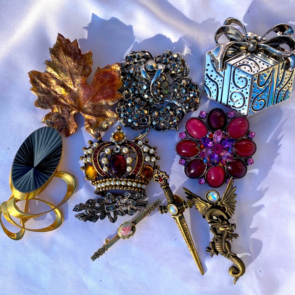 Brooches/or Hat pins & Rings